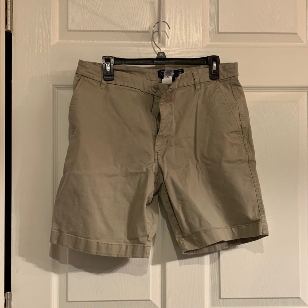 Men’s khaki shorts